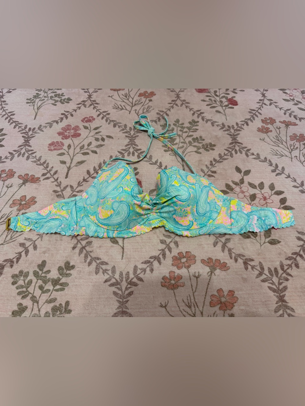 Victoria's Secret underwire scalloped bikini top - size 34DD. Ties at neck.